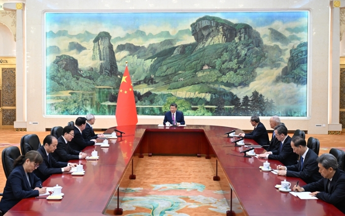 2 11月1日下午，國家主席習(xí)近平在北京人民大會堂會見新當(dāng)選并獲中央政府任命的澳門特別行政區(qū)第六任行政長官岑浩輝。新華社記者 謝環(huán)馳 攝