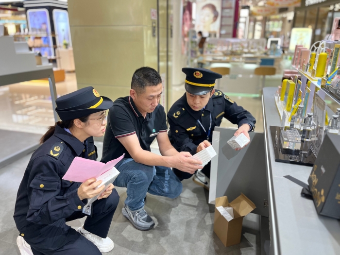 湖州南潯開展化妝品質(zhì)量安全專項(xiàng)檢查1 湖州南潯開展化妝品質(zhì)量安全專項(xiàng)檢查1