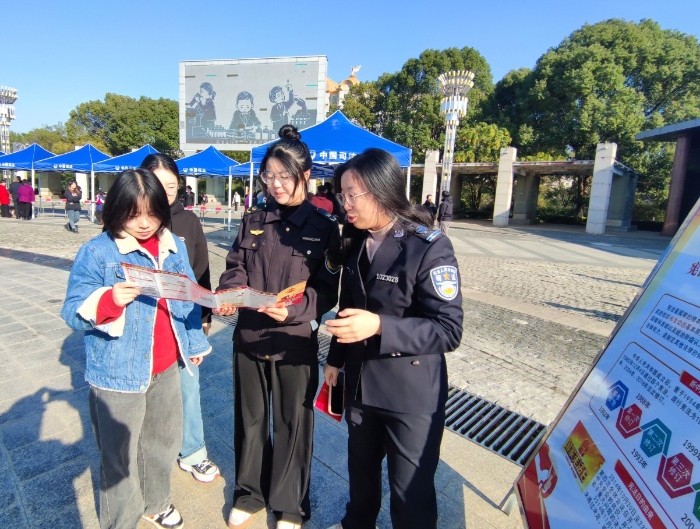 圖為南豐縣開展普法宣傳活動現(xiàn)場。（通訊員鄢國卿 攝）