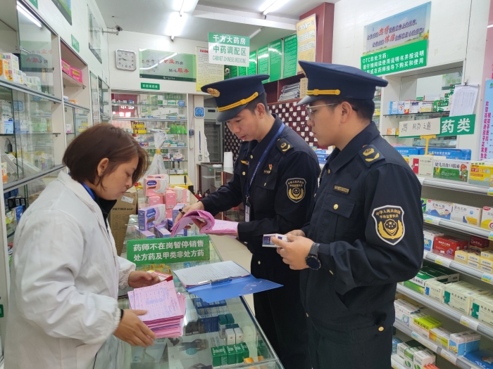 南豐專項(xiàng)檢查冬季藥品安全2 南豐專項(xiàng)檢查冬季藥品安全2