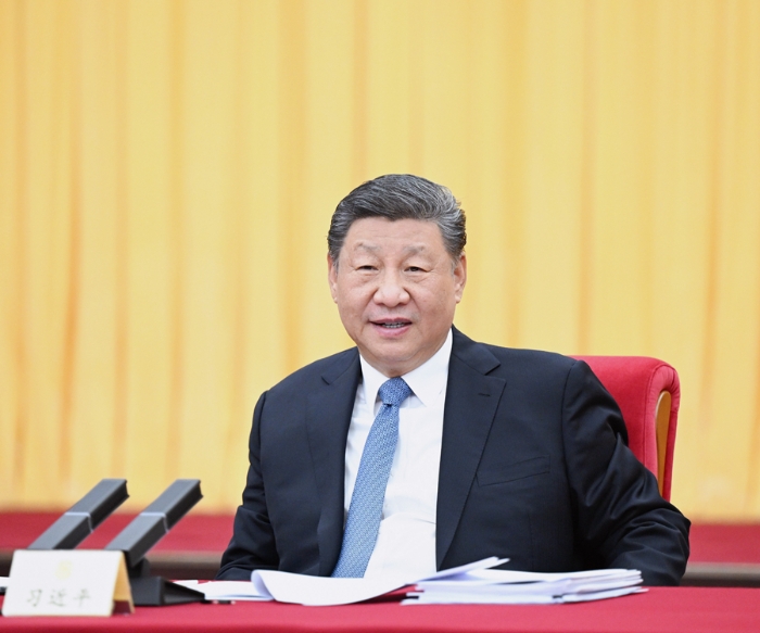3月6日下午，中共中央總書記、國家主席、中央軍委主席習(xí)近平看望參加全國政協(xié)十四屆三次會(huì)議的民盟、民進(jìn)、教育界委員，并參加聯(lián)組會(huì)，聽取意見和建議。 新華社記者 謝環(huán)馳  攝