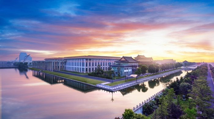 揚(yáng)子江藥業(yè)始終堅(jiān)持綠色、可持續(xù)發(fā)展理念，圖為集團(tuán)廠區(qū)一角。